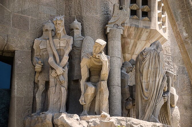 Self-Guided Audio Tour - The Kingdom of Mallorca - Finishing at Plaça de la Drassana: a satisfying end point near the water