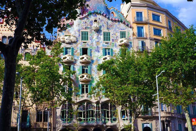 Self-Guided Audio Tour-The Surrealist Barcelona of Dalí and Gaudí - Starting in L’Eixample: Sala Dalmau and getting oriented fast