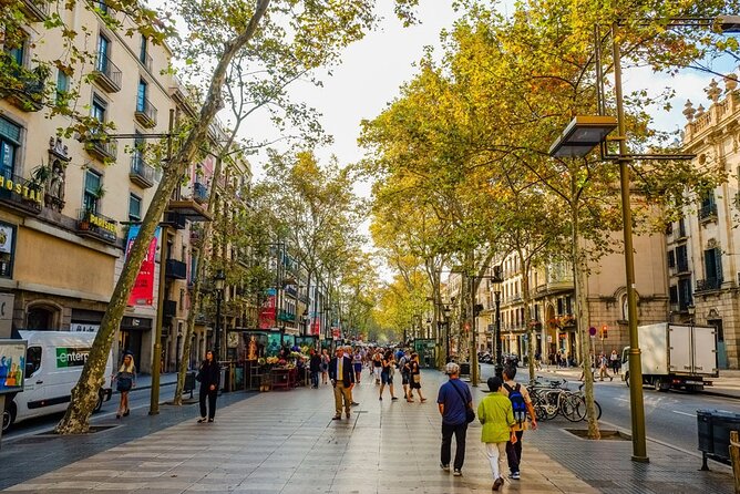 Self-Guided Audio Tour-The Surrealist Barcelona of Dalí and Gaudí - The theatre and historic landmarks: watch for the story cues