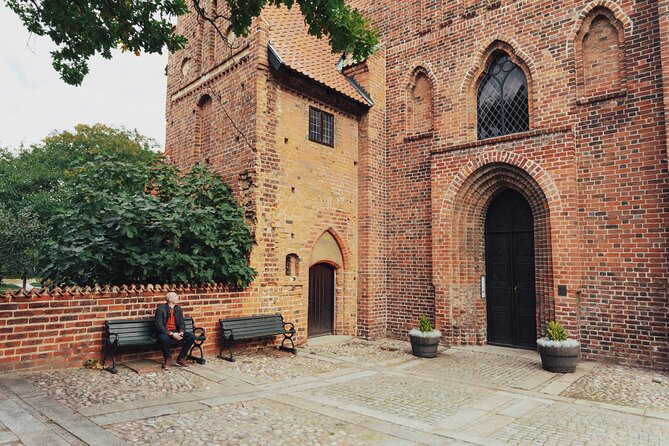 Self-Guided Audio Walking Tour Through Kurt Wallander's Ystad - Timing and route planning for a 1.5–2 hour walk