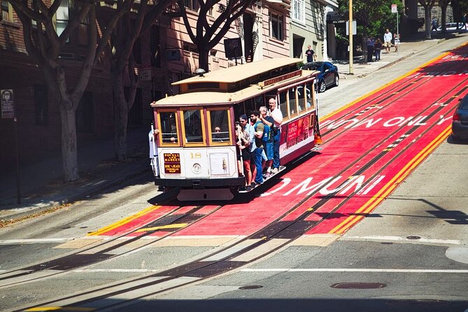 Self-Guided Cable Car City Tour in San Francisco - North Beach (Italian Quarter) and the 15-Minute Snack Sprint