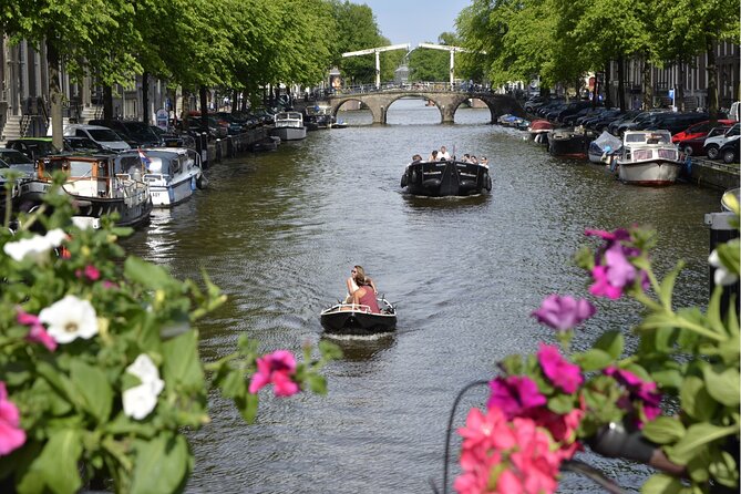 Self-guided city walking tour in Amsterdam - Smart tech reality check: WhatsApp start and phone readiness