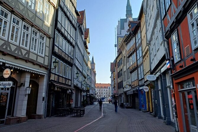 Self-Guided Crime Tour Hannover City Center - Detective Archie Cluefinder and the whole premise