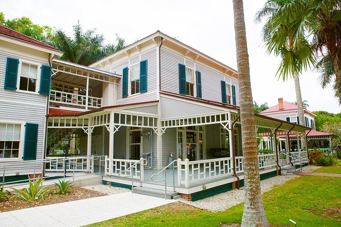Self-Guided Fort Myers Scavenger Hunt: His Greatest Invention - Stop-by-Stop: Your Fort Myers Route From Beach to River District