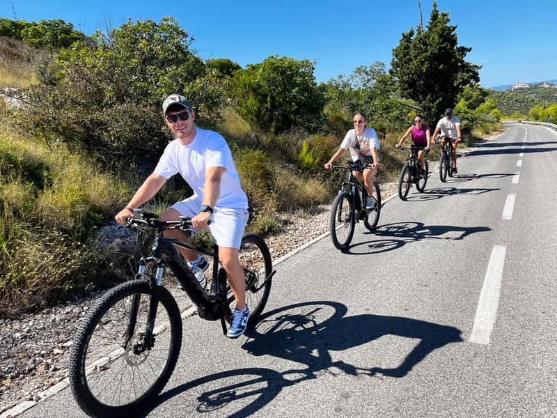 Self-guided mountain bike tour (non-electric) - Difficulty level: non-electric is for riders who like a challenge