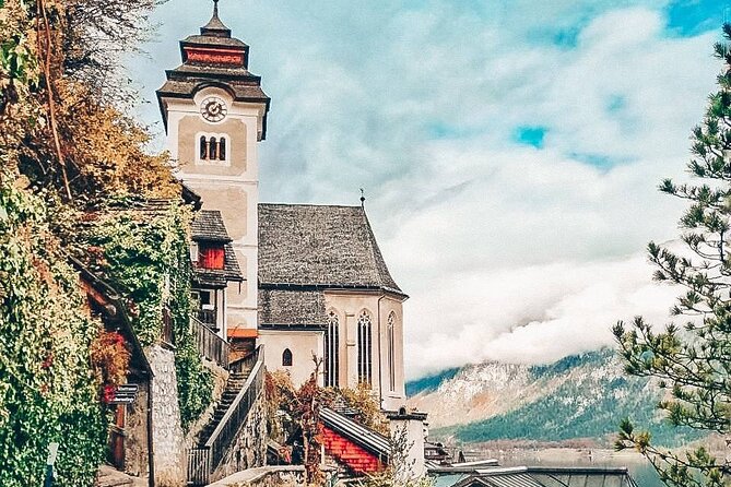 Self-Guided Private Tour of Hallstatt. Best photo-points, panoramic views, cafes - The classic Hallstatt photo zone: cemetery, wooden houses, and market square