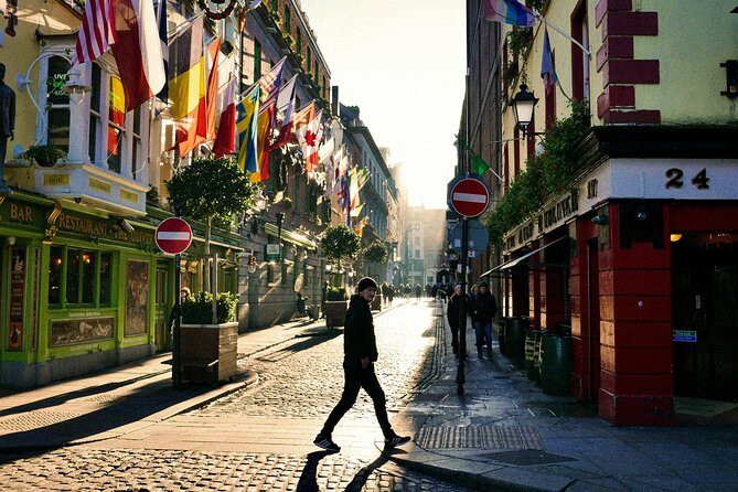 Self-Guided Scavenger Hunt: Dublin Adventure - The Ha’penny Bridge hustle: trivia with real people around