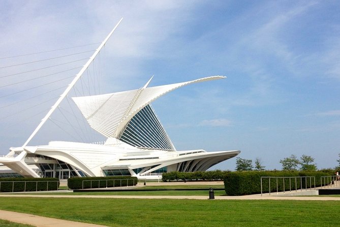 Self-Guided Scavenger Hunt: Milwaukee A Splash of Color - Getting started at 700 N Art Museum Dr: the fastest way to avoid the “where do I tap” problem