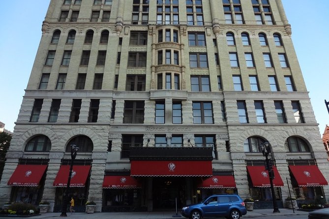 Self-Guided Scavenger Hunt: Milwaukee A Splash of Color - Pfister Hotel to Grohmann Museum: when architecture and art trivia meet