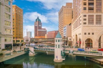 Self-Guided Scavenger Hunt: Milwaukee A Splash of Color - Milwaukee Art Museum to Milwaukee RiverWalk: the opening clues and the best early photos