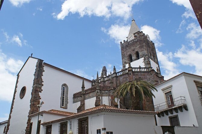 Self-Guided Sightseeing Tour on an Eletric Car | Funchal - Quick hits before you go