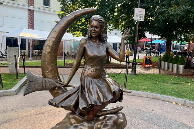 Self-Guided Smartphone Ghost Walking Tour in Salem - How the WalknTours ghost app guides you through Salem