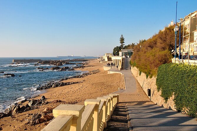 Self-guided tour Bike + Surf - Foz do Douro sights: Passeio Alegre, Praia da Foz, and more