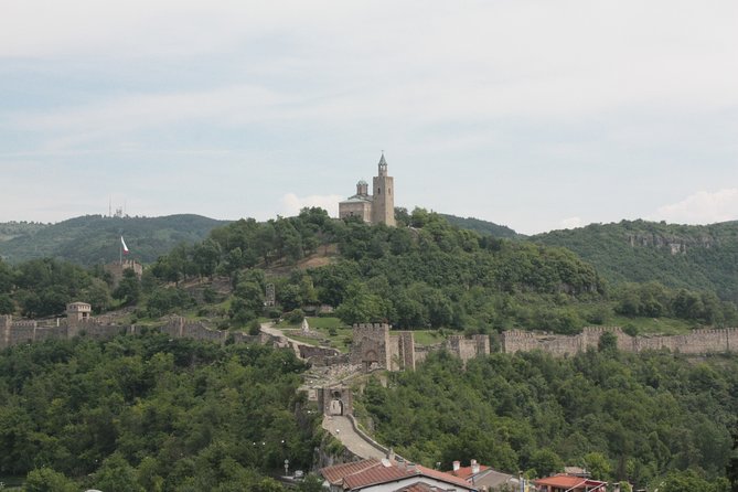 Self-guided Tour in Tsarevets Fortress - Practical notes: family, animals, and ease of travel