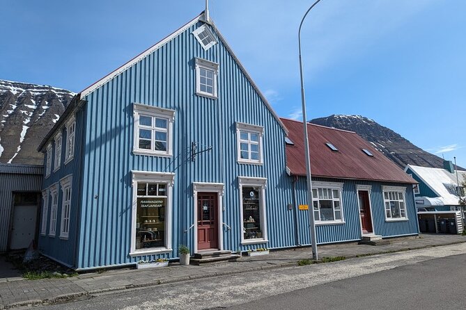 Self-Guided Tour of Ísafjörður: Art, History, and Architecture - Austurvöllur Garden: A Peace Stop With Political and Volcanic Clues