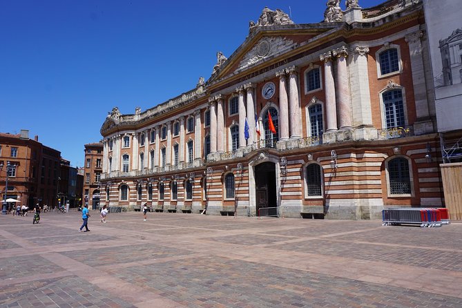 Self-guided track game to discover Toulouse - Stop 1: Place du Capitole and Getting Oriented the Right Way
