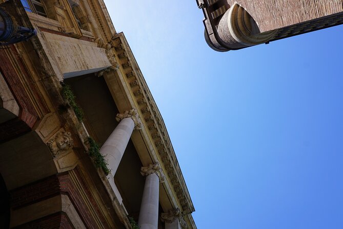 Self-guided track game to discover Toulouse - Timing Your Game: Afternoon vs. Night Light