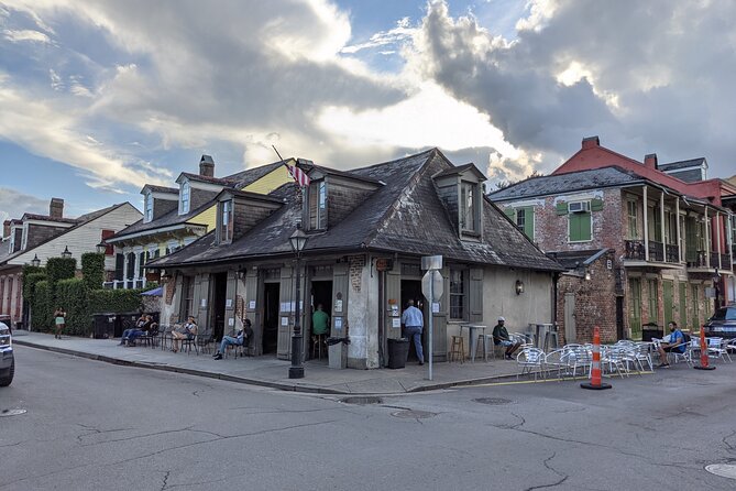 Self-Guided Walking Tour French Quarter In New Orleans - Dutch Alley: Artist Shops, French Market History, and a Window Into the Past