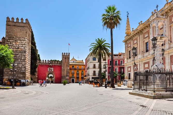 Seville Scavenger Hunt and Highlights Self Guided Audio Tour - Stop 6: Puerta del León (a quick clue stop that prevents “wander drift”)