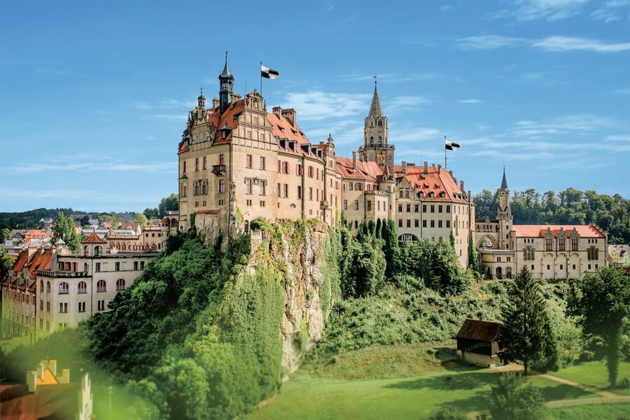 Sigmaringen: Hohenzollern Castle Admission & Audio Guide - Entering the castle: Sigmaringen, the Danube, and an exposed setting
