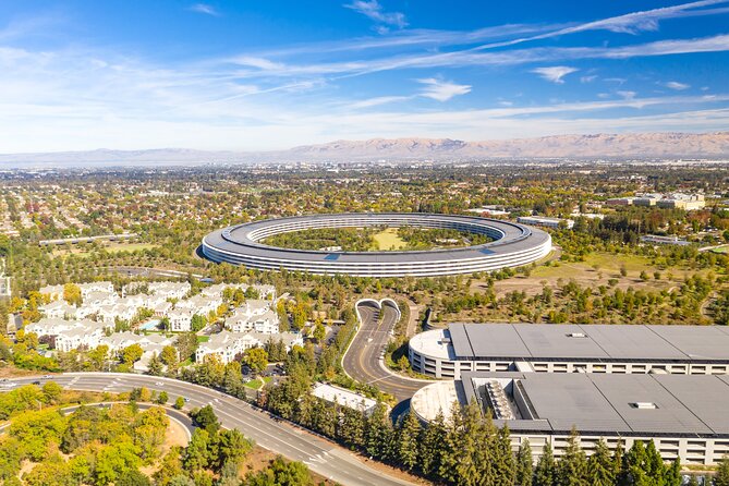 Silicon Valley Self-Guided Driving Audio Tour for Tech Lovers - Stop 3: Google’s Android lawn statues and how updates become a story