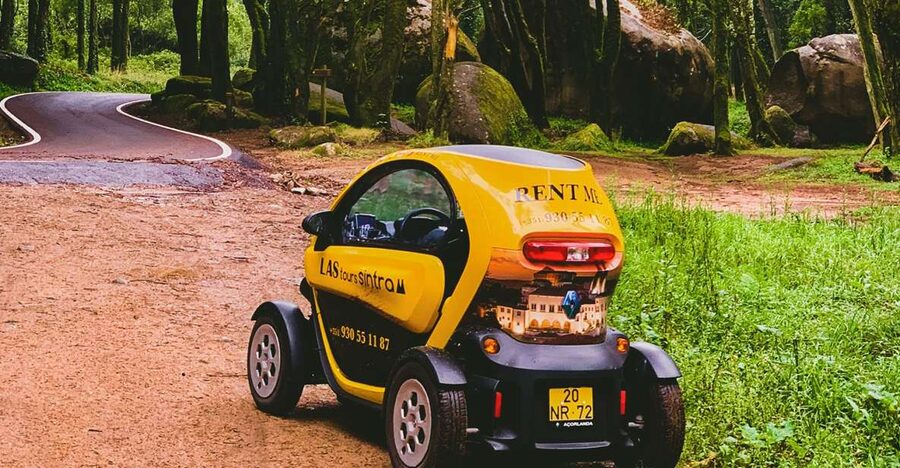 Sintra: 4 MAJOR Monuments Tour E-Car com GPS Audio Guide - Pena Palace First: Hilltop Romance and Big Views