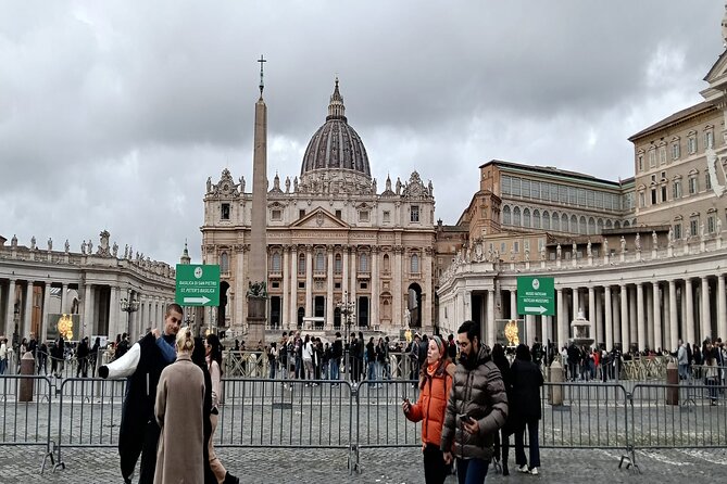 Skip the Line St Peter Basilica Papal Tomb Audio Guide with Water - The Dome and Main Spaces: Seeing What Makes the Basilica Feel So Big