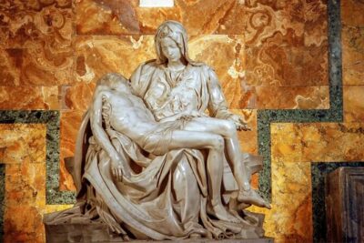 Skip the Line St Peter Basilica Papal Tomb Audio Guide with Water - A One-Hour Self-Guided Visit You Can Actually Finish