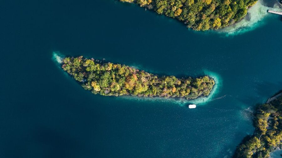 Split: Self-Guided Plitvice Lakes Day Tour with Boat Ride - Inside Plitvice: Wooden Paths, Water Sounds, and That Boardwalk Feeling