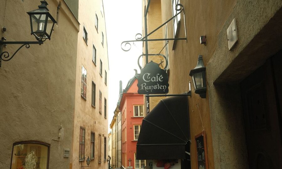 Stockholm: Old Town Self-Guided Tour Learn and solve Puzzles - The puzzles: fun challenges, sometimes with friction