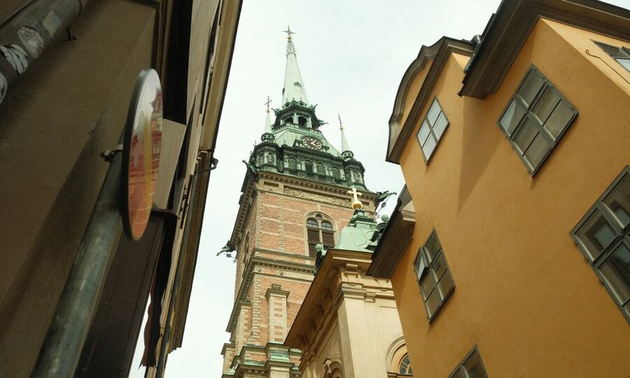 Stockholm: Old Town Self-Guided Tour Learn and solve Puzzles - Starting in the Outer Courtyard of the Royal Palace