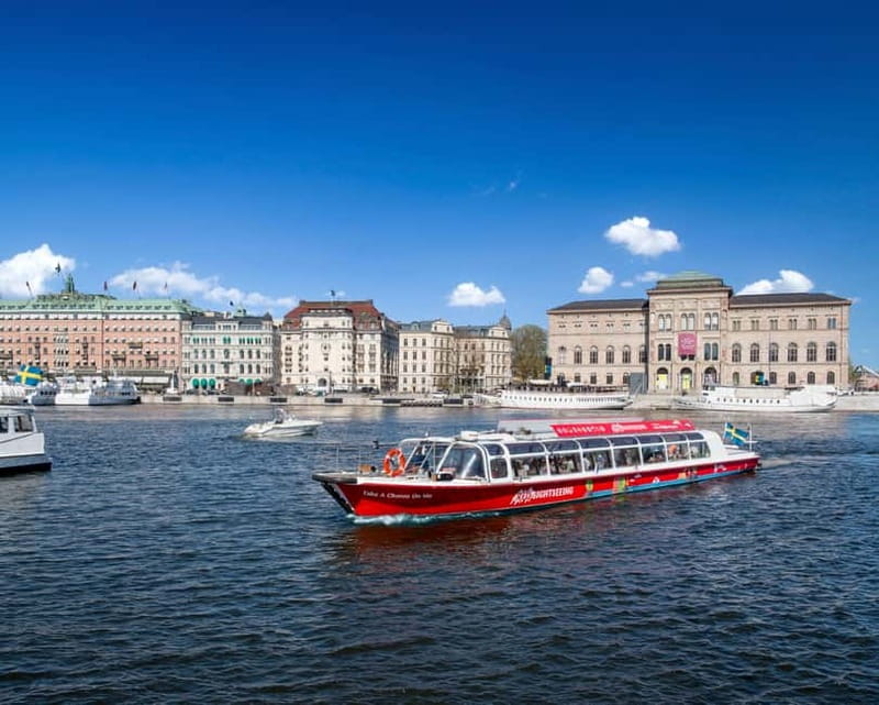 Stockholm: Royal Bridges & Canal Boat Tour with Audio Guide - Starting at the Royal Palace: Finding the Red Sightseeing Desk