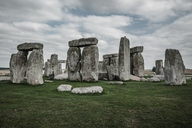Stonehenge Private Immersive Audio Guide - Stop 3 on the Cursus: Burial, the Beaker People, and Theory With Structure