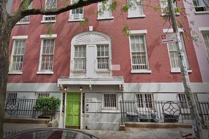 Stonewall and Gaslight: A Self-Guided Tour of Greenwich Village - The Cage and basketball pickup magic