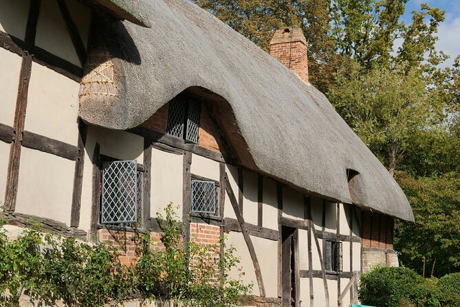 Stratford-upon-Avon: River Cruise and City Audio Tour - Comfort on the water: seating, jackets, and helpful staff