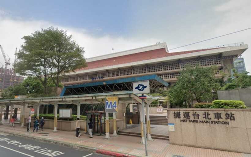 Taipei: Hop-On Hop-Off Sightseeing Bus with Audio Guide - Routes, stops, and how the Blue and Red lines work