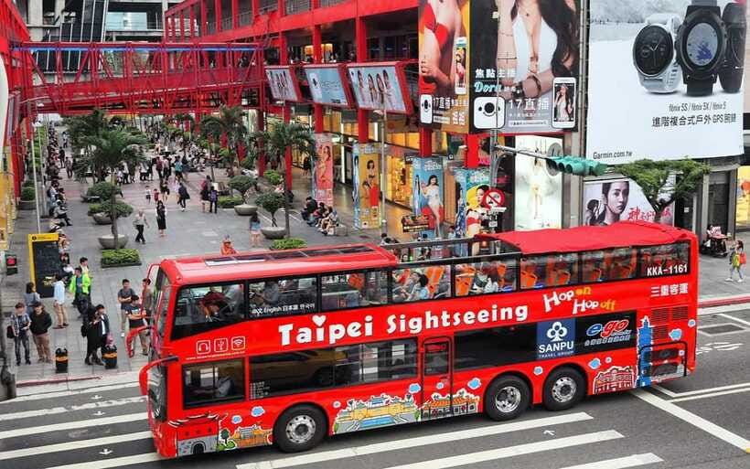 Taipei: Hop-On Hop-Off Sightseeing Bus with Audio Guide - Where to hop off: Taipei 101 and nearby time tactics