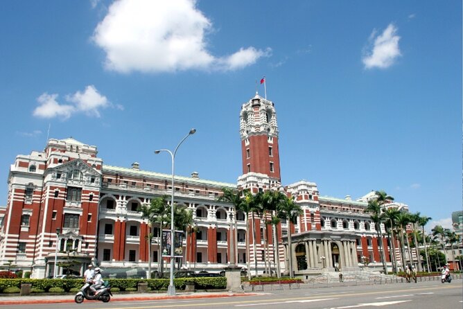 Taipei Scavenger Hunt and Sights Self-Guided Tour - Presidential Hall Plaza and The Red House: The Hunt’s Best “Taipei” Contrast