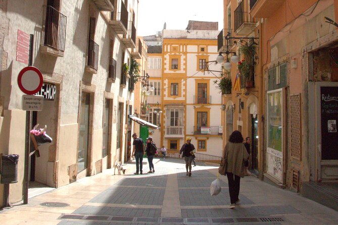 Tarragona Walking Tour: An Audio Guide to Tarraco - A medieval defensive tower: reading the walls after Rome