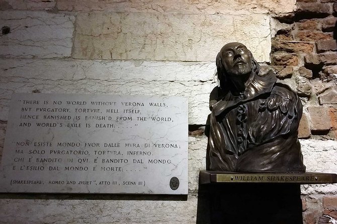 The city of Romeo and Juliet: A self-guided audio tour through Verona - Piazza dei Signori and Santa Maria Antica: Old Verona Moments, Without Waiting for a Guide