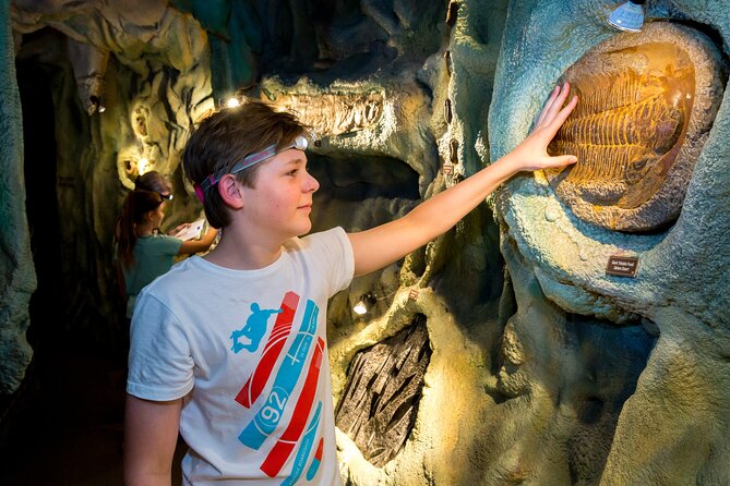 The Crystal Caves Self-Guided Tour - 300m² of man-made tunnels and grottoes: the main circuit