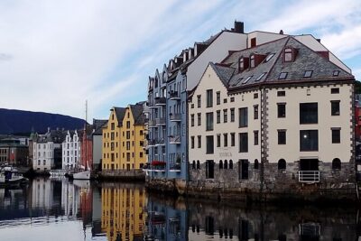 The Essence of Ålesund Self-Guided Walking Tour - Start at Destinasjon Ålesund & Sunnmøre: Don’t Rush Your First Minute