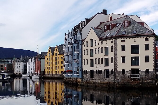 The Essence of Ålesund Self-Guided Walking Tour - Start at Destinasjon Ålesund & Sunnmøre: Don’t Rush Your First Minute