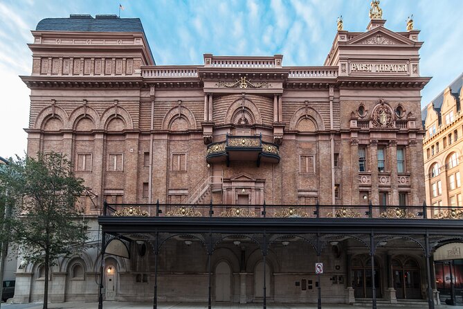 The Grand Walk: A Self-Guided Audio Tour through Milwaukee - Hotel, Courthouse, and the Big “Okay, Look at That” Buildings