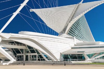 The Grand Walk: A Self-Guided Audio Tour through Milwaukee - Starting on Wisconsin Ave: Milwaukee Public Library Sets the Tone