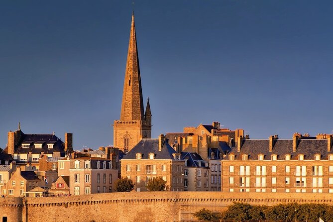 The Hardest City to Invade: Saint Malo's Secrets Audio Guide - Saint-Malo’s fortification story, in a walk that stays on track