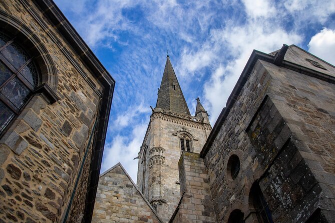 The Hardest City to Invade: Saint Malo's Secrets Audio Guide - Chaussée du Sillon to the castle: the city’s sea-facing logic