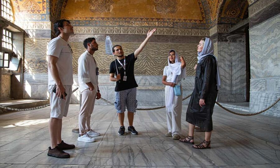 Topkapi Palace & Hagia Sophia Tickets + Audio Guide - Smartphone audio guide via QR code: set-up matters