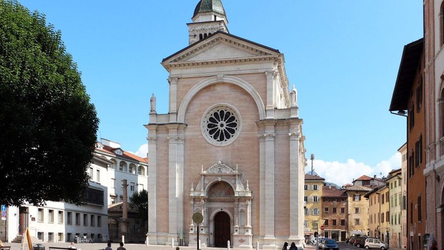 Trento Audioguide - TravelMate app for your smartphone - Using it well: audio online or offline, plus text and earbuds