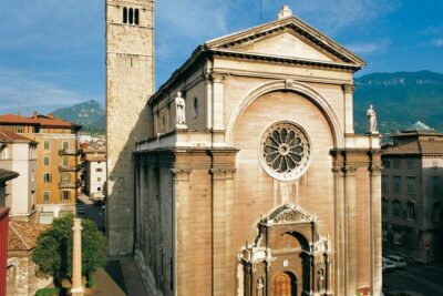 Trento Scavenger Hunt and Sights Self-Guided Tour - Passing Il Monumento di Dante on the way